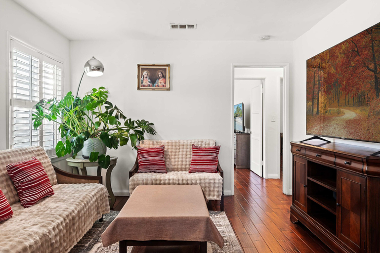 Room 5, Cozy Pasadena Home Steps From Rose Bowl w Parking, Los Angeles