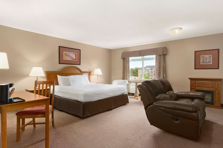 Bedroom 3, Days Inn & Conference Centre by Wyndham Oromocto, Sunbury