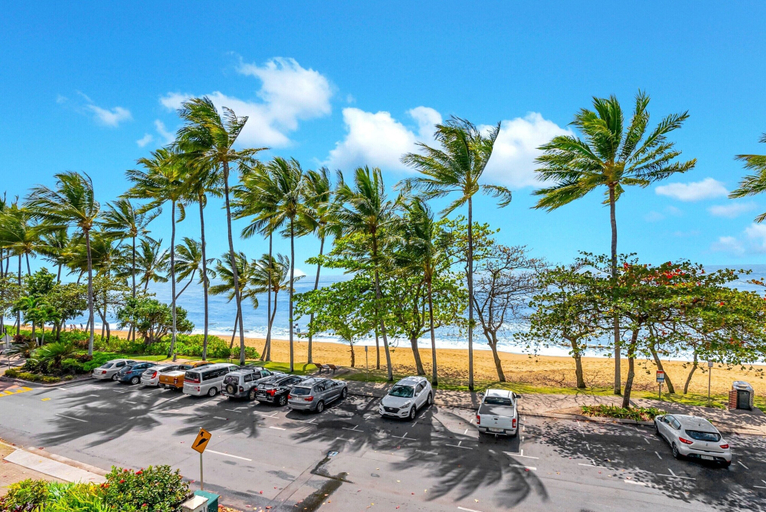 Beach 2, Beachfront 3-bed With Pool & Stunning Ocean Views, Cairns