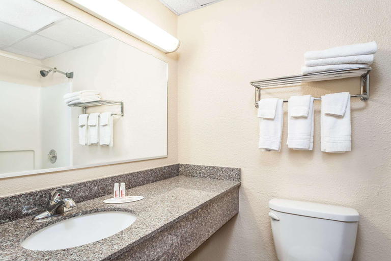 Bathroom 3, Super 8 by Wyndham Oneonta/Cooperstown, Otsego
