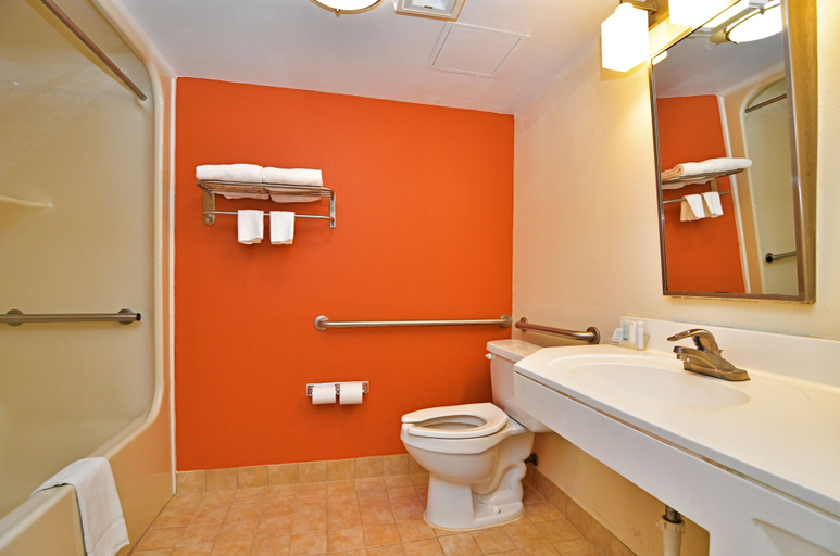 Bathroom 4, Sleep Inn Savannah Gateway I-95, Chatham