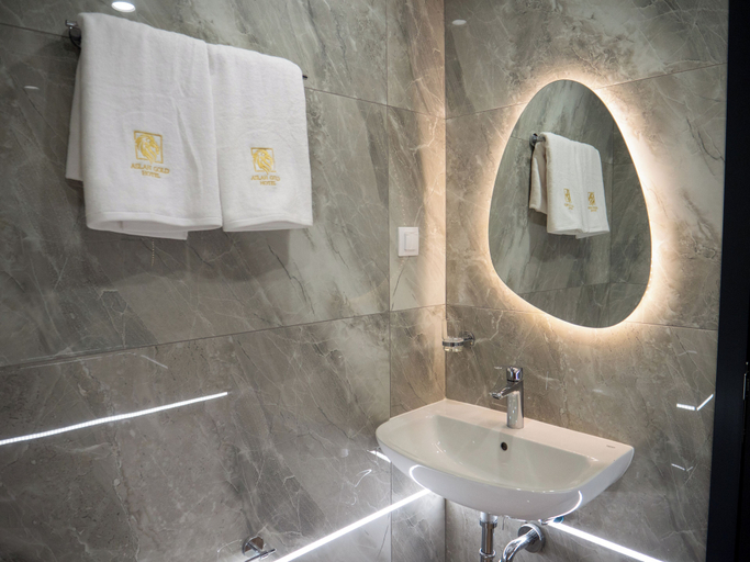 Bathroom 2, Aslan Gold Hotel, Varna