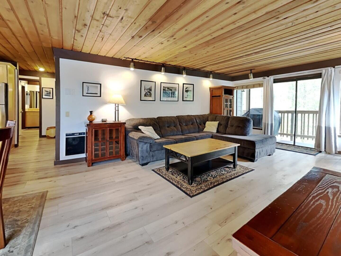 Primary image, Slopeside Condo with Fireplace, Mono