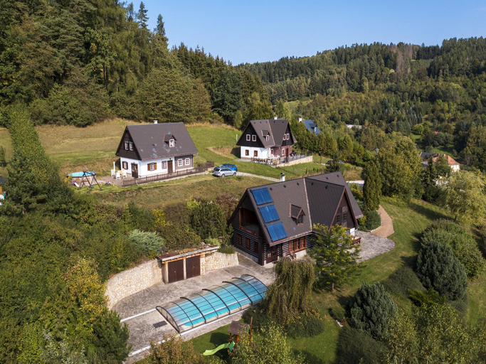 4, Villa in Czechia with Heated Pool Mountain Views, Trutnov