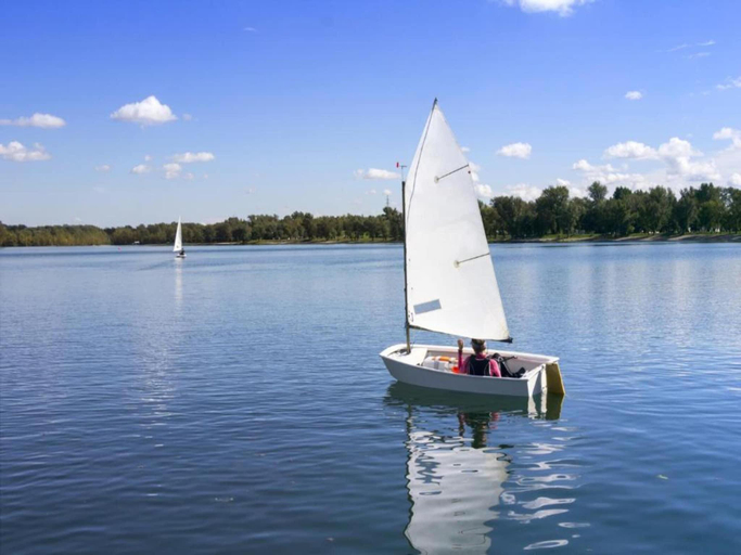 4, Lakeside Stay with Sauna, Hainaut