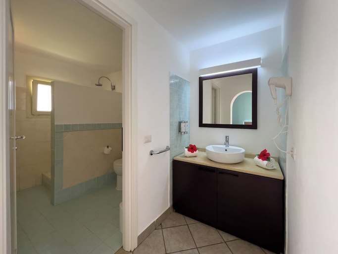 Bathroom 5, VOI Praia de Chaves Resort