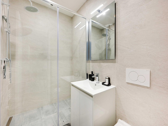 Bathroom 3, Charming apartment - 1BR/5P - Opéra Garnier, Paris