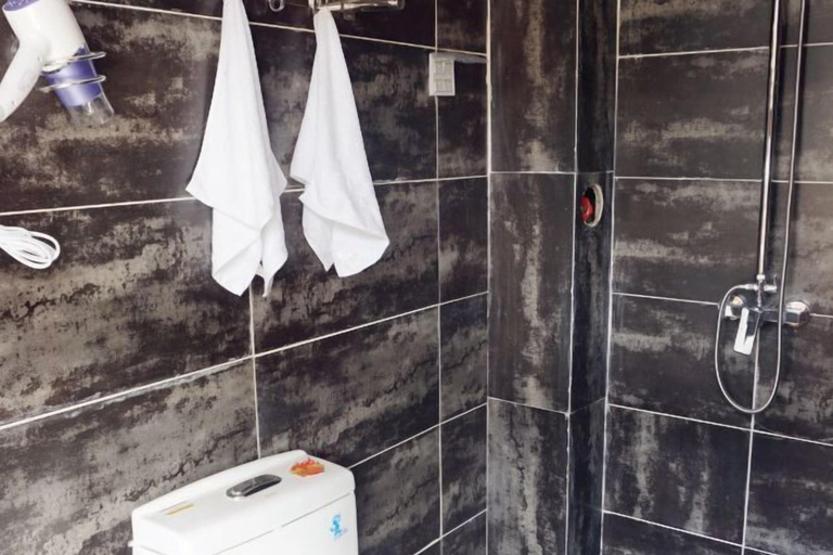 Bathroom 3, Tianshui Yuanju Inn, Tianshui