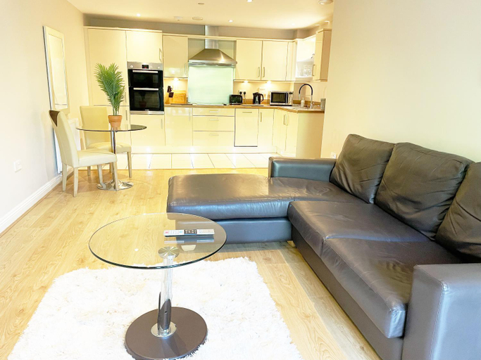 Others 5, Travaal - A 2 Bedroom Apartment Farnborough, Hampshire