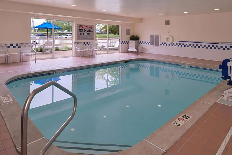 Sport & Beauty, Baymont by Wyndham St. Charles, Saint Charles