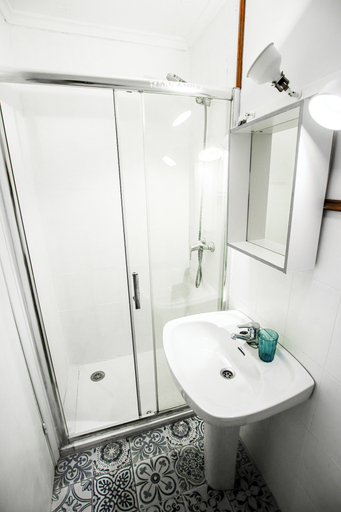 Bathroom 3, Latas Surf Lodge, Cantabria