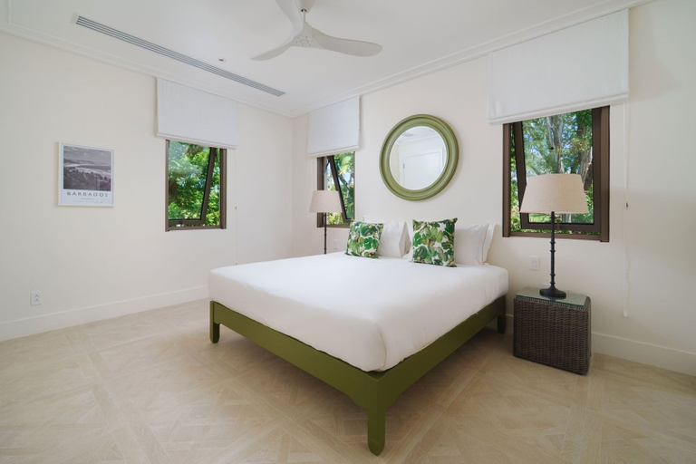 Room 2, Sea Grove House 5 Bedroom Villa