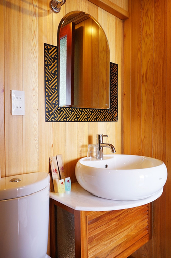 Bathroom 3, Oriental Sails, Hạ Long