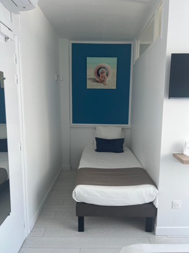Bedroom 3, Hôtel Miramar, Royan, Charente-Maritime