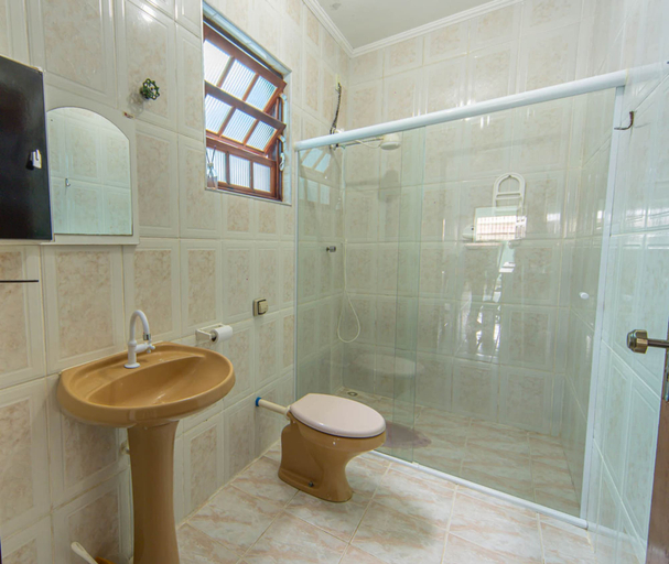 Room 5, Casa com Piscina e Garagem a 550m da Praia, Peruíbe