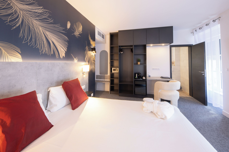 Bedroom 3, Grand Hotel du Nord, Haute-Saône