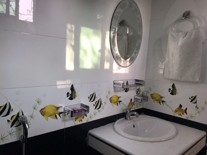 Bathroom 4, Grand Palace Hotel, Lahore