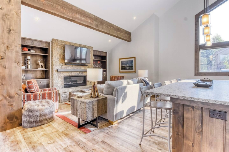 Living area 2, Snow Creek 1541 - Ski-in/ski-out + Pool & Hot Tub, Blaine