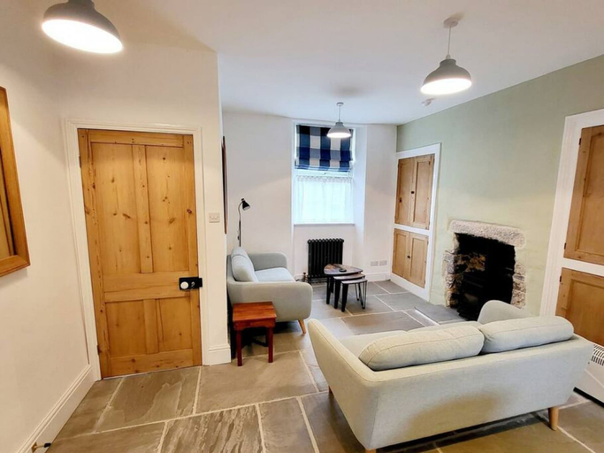 Room 3, 8 Duke Street in Cornwall, Cornwall