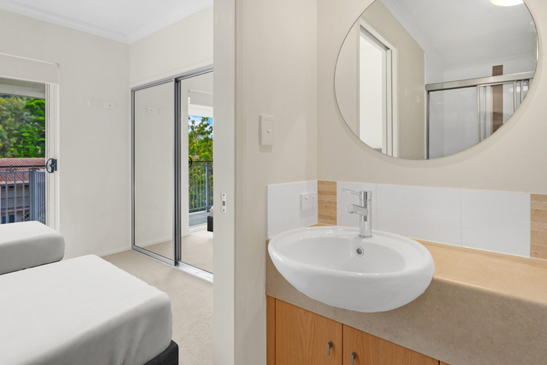 Bathroom 2, Trinity Beach Retreat With Pool and Scenic Views, Cairns