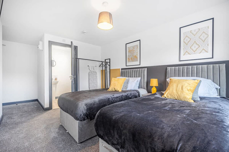 Room 5, 5-bed 5 En-suite Apartment in Manchester, Bury