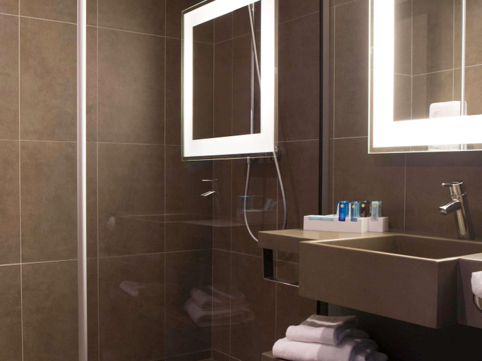 Bathroom 5, Novotel Nancy, Meurthe-et-Moselle