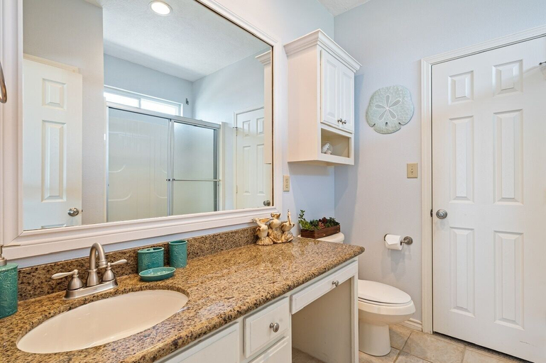 Bathroom 2, Happy Hours 4 Bedroom Home, Galveston