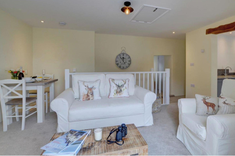 Bedroom 2, Seaview 1 Bed Apartment Sleeps 4 - Balcony - Tv, Devon