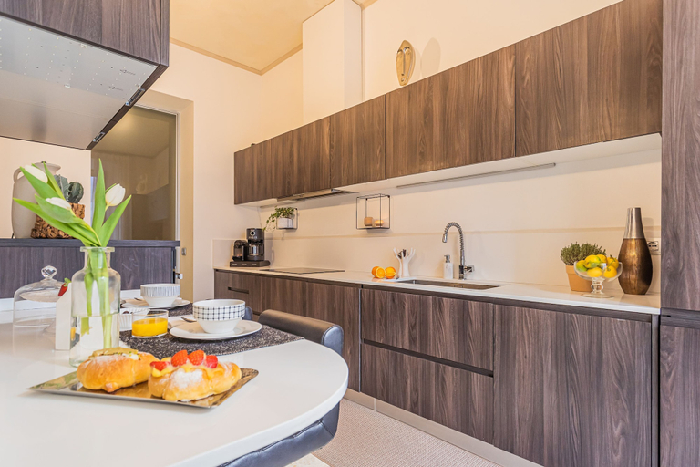 Room 2, Rovelli 41 in Como With 2 Bedrooms and 3 Bathrooms, Como