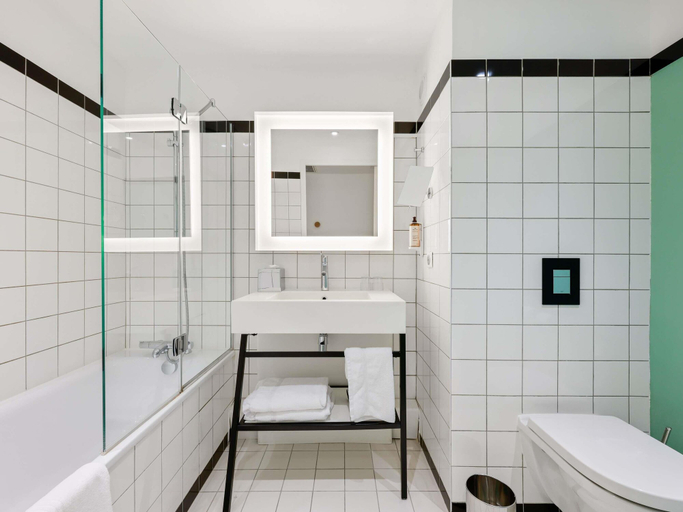 Bathroom 5, Mercure Paris Orly Airport, Essonne