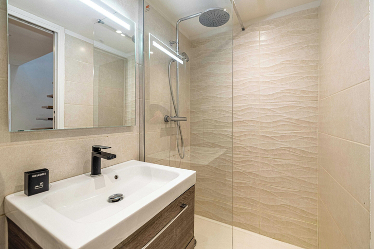 Bathroom, Modern Mezzanine Apt 2br/4p - Place Garibaldi, Alpes-Maritimes