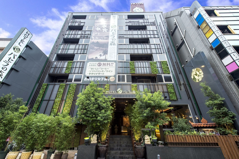 Exterior & Views