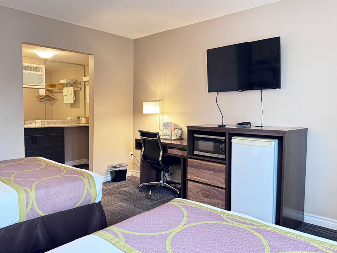 Bedroom 2, Super 8 by Wyndham Guelph, Wellington