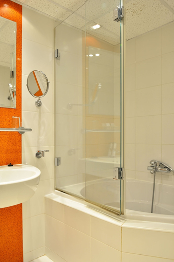Bathroom 3, Olympik Artemis Hotel, Praha 7
