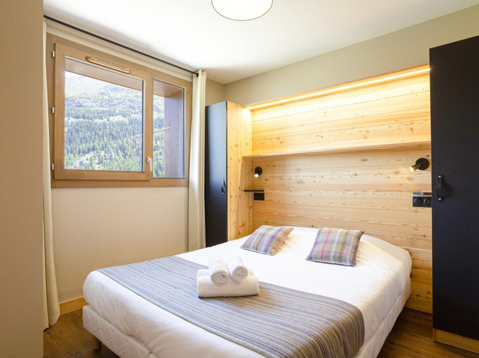 Room 2, Apartment in Tignes With Ski-in/ski-out Access, Savoie