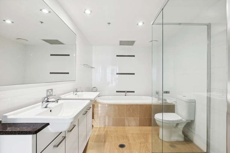 Bathroom 2, Ocean View 3-bed With Gym, Pool, Gold Coast