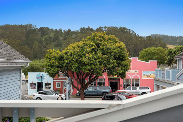 Exterior & Views 2, BytheSea Inn, San Mateo