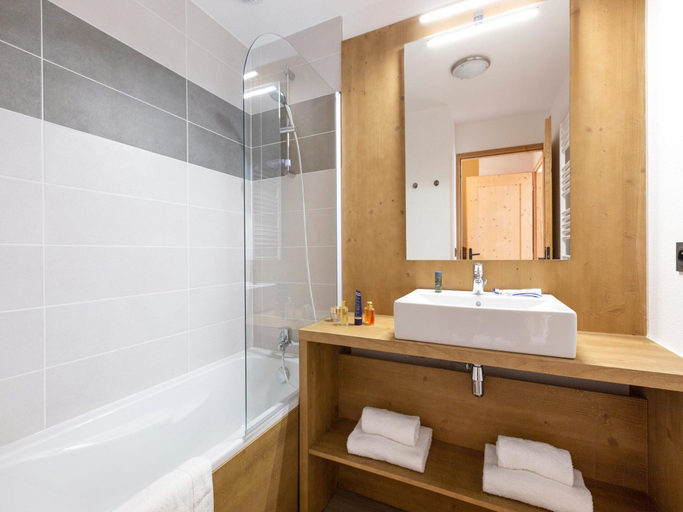 Bathroom 5, Apartment in Beaufort with Spa Mountain Views, Savoie