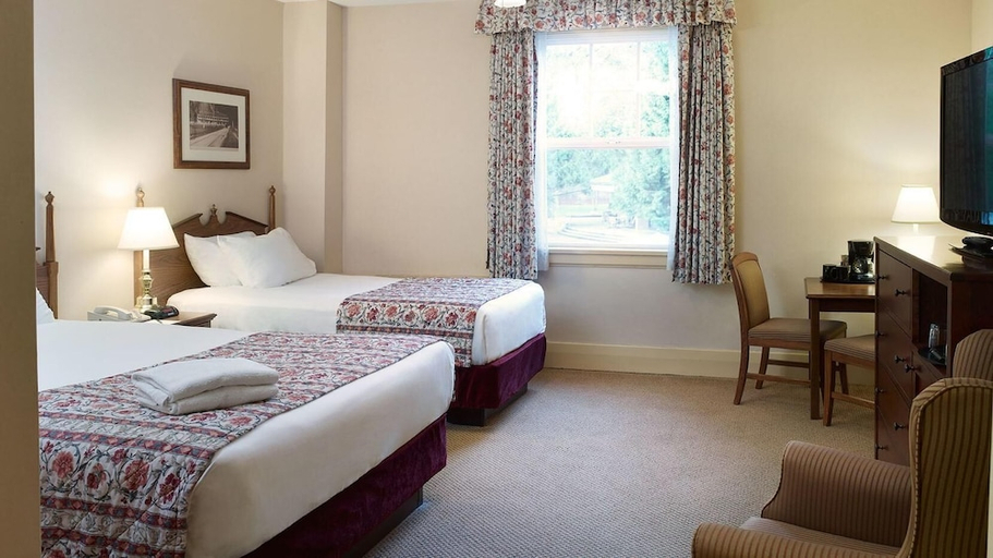 Bedroom 2, Harrison Hot Springs Resort and Spa