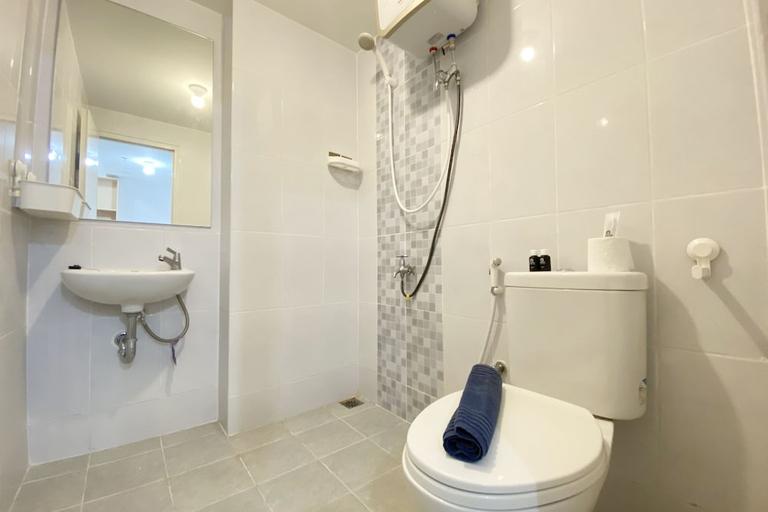 Bathroom 3, Comfort 2Br At 38Th Floor Tokyo Riverside Pik 2 Apartment, Tangerang