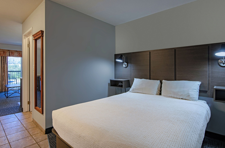 Bedroom 3, Riverland Inn & Suites, Thompson-Nicola