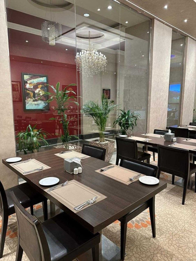 Food & Drinks 5, Sunday Business Avenue Formerly Rand Hotel, Riyadh