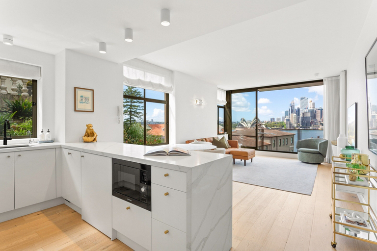 Private kitchen 4, Boutique 2-bed With Stunning Sydney Harbour Views, Sydney