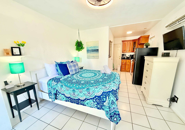 Room 2, Hollywood Boardwalk Studio Fully Equipped Kitchen, Broward