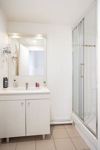 Bathroom, Séjours & Affaires Paris Vincennes, Val-de-Marne