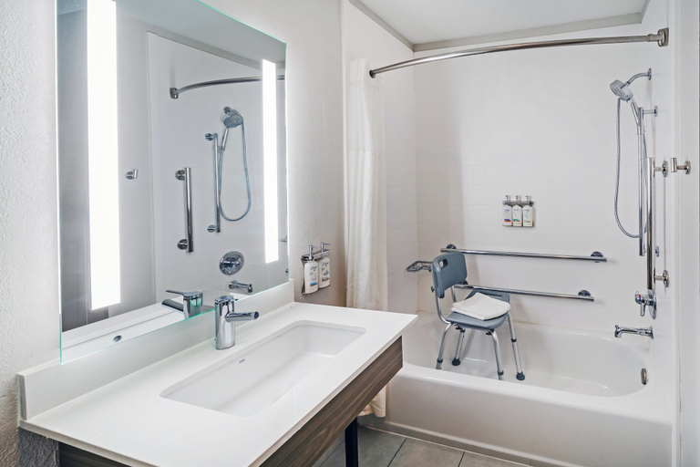 Bathroom 3, Holiday Inn Express BREAUX BRIDGE/HENDERSON by IHG, Saint Martin