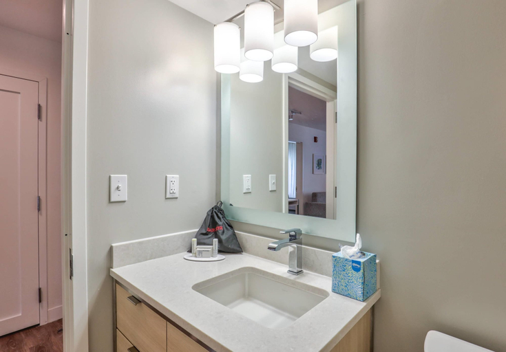 Bathroom 4, MainStay Suites, Leon