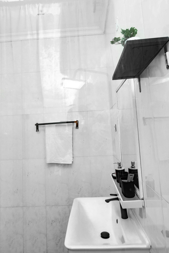 Bathroom 4, Pillar House Inn, Gasabo