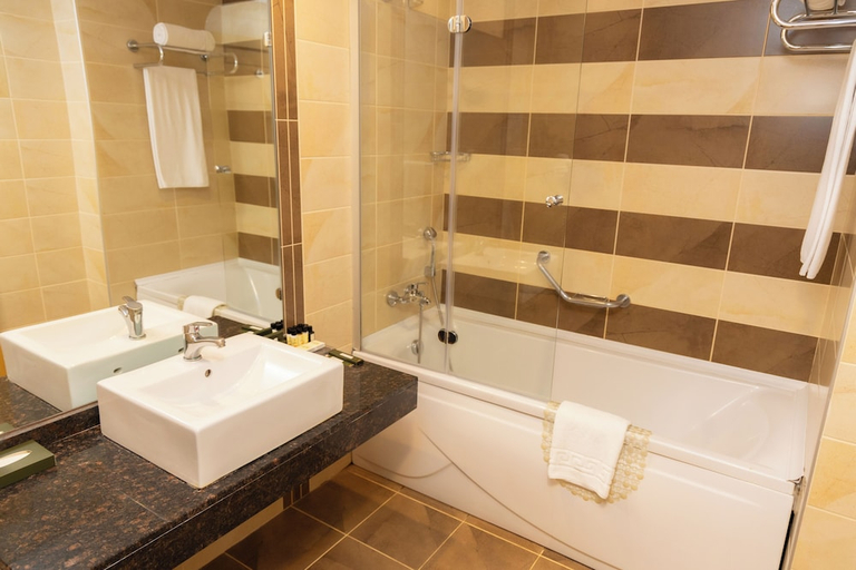 Bathroom 4, Grand Pasha Nicosia Hotel & Casino & Spa