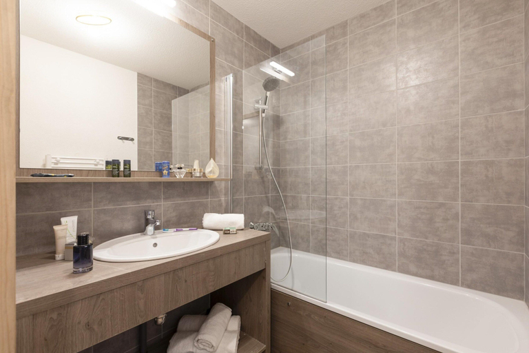 Bathroom 3, Apartment in Les Deux Alpes With Mountain Views, Isère